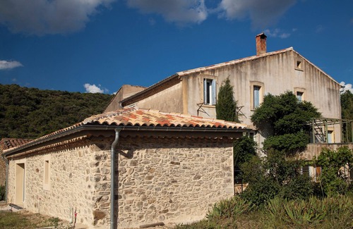 Roquebrun Cottage | Stone cottage, isolated in the heart of the vineyards, close to the river