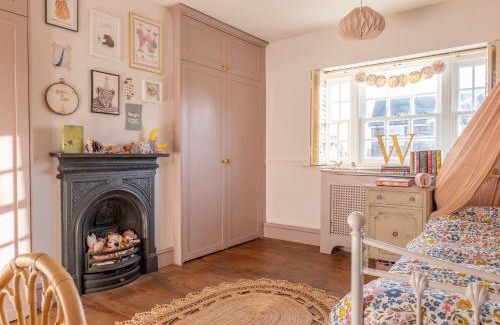 Frognall House | Stone Cottage - Hot Tub, Wooded Garden, Play Area