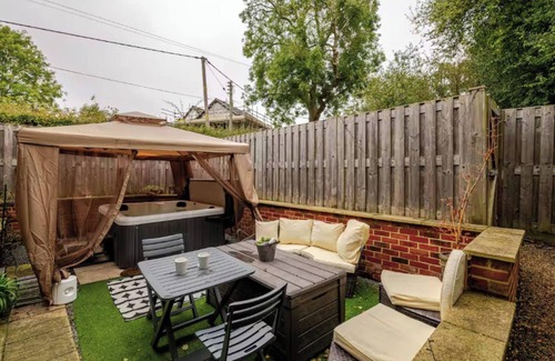 Blofield House | Stone Cottage Norfolk , Lovely family cottage