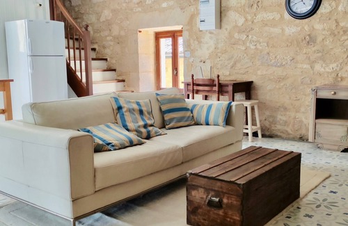 Saint-Cybranet Cottage | Stone Cottage with pool next to medieval villages castles -Dordogne River Valley