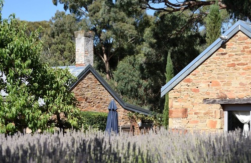 Castlemaine Cottage | Stone Edge - South Cottage