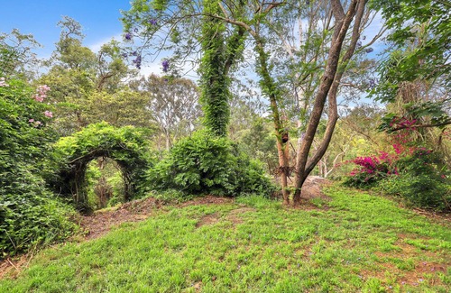 Ebenezer House | Stone Guest House Ebenezer - our historic property awaits your imagination.