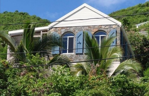 Estate Carolina House | Stone Harbor~ Great Coral Bay Location. Mint condition property, private pool