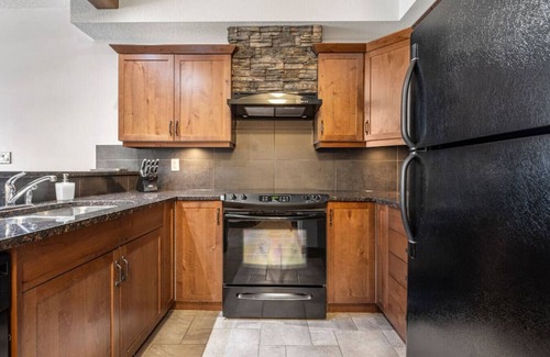 East Kootenay Apartment | Stone Hearth | Pool | Hot Tub | Hot Springs