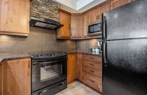 East Kootenay Apartment | Stone Hearth | Pool | Hot Tub | Hot Springs