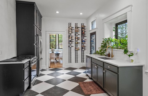 Towson House | Stone Heritage House - family + pet friendlyn
