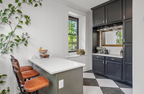 Towson House | Stone Heritage House - family + pet friendlyn