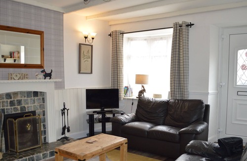 Snainton Cottage | Stone Holiday Cottage In Scarborough With 4 Poster Bed & Bunk Beds