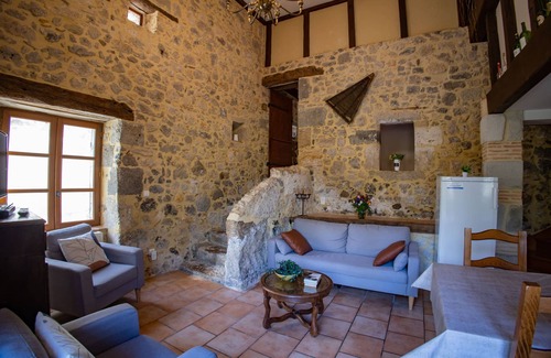 Nerac Cottage | Stone holiday house for 6 with pool in a 17ha private park - 30 min from Agen