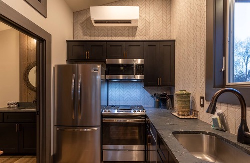West Jefferson House | Stone House Aerie - West Jefferson in town, new, modern, hot tub