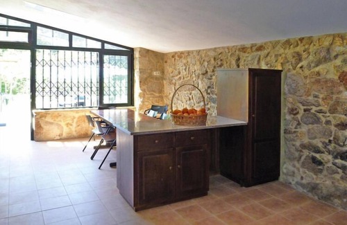 Macieira de Cambra House | Stone House by Caima River with Pool