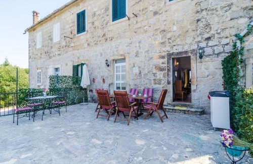 Gruda House | Stone House DiMaTo