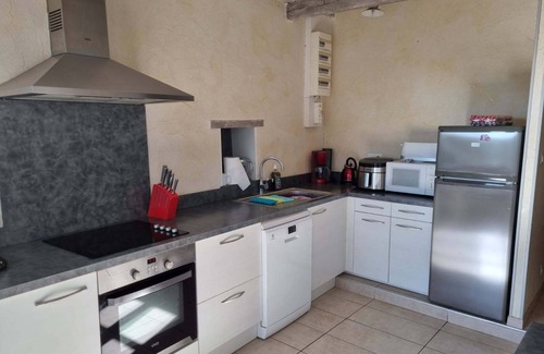Charroux Bed & Breakfast | Stone house