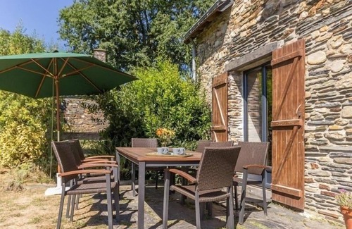Moisdon-la-Riviere Cottage | Stone House Retreat with Garden & WiFi in Tranquil Countryside