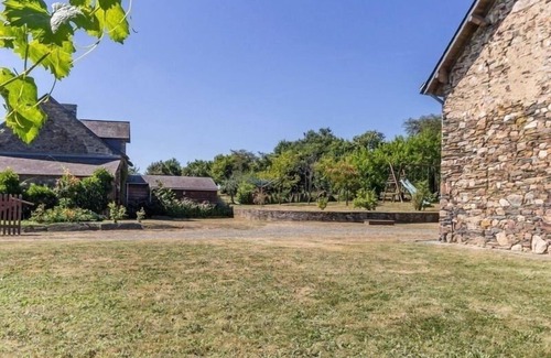 Moisdon-la-Riviere Cottage | Stone House Retreat with Garden & WiFi in Tranquil Countryside