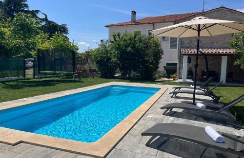 Svetvincenat House | Stone house Furlani with a lovely garden