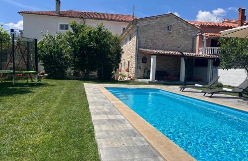 Svetvincenat House | Stone house Furlani with a lovely garden