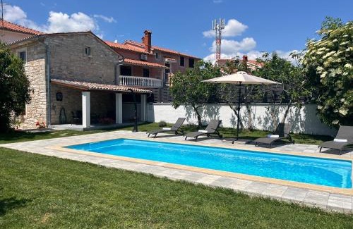 Svetvincenat House | Stone house Furlani with a lovely garden