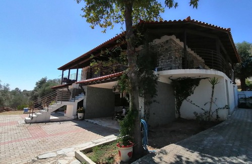 Dirfys-Messapia Villa | Stone house
