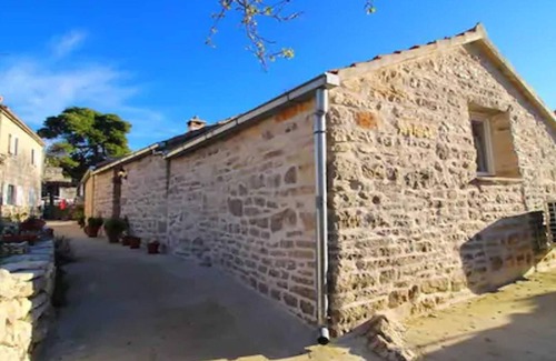 Zrnovo Apartment | Stone House Harmony - One Bedroom Apartment with Patio and Garden View (1)