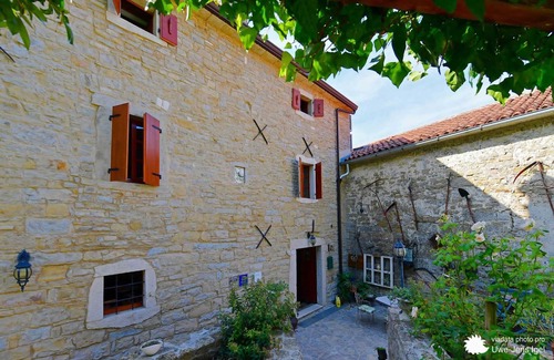 Krasica House | stone house