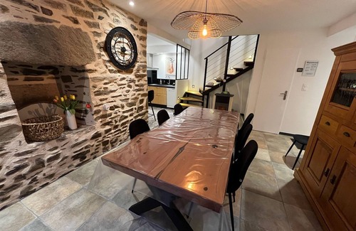 Saint-Jal House | Stone house in a green setting