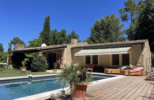 Lauris House | stone house in the luberon, swimming pool at the foot of the village