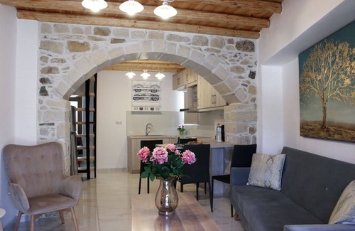 Petrokefalion House | Stone House in Traditional Village of Petrokefali - Near Matala