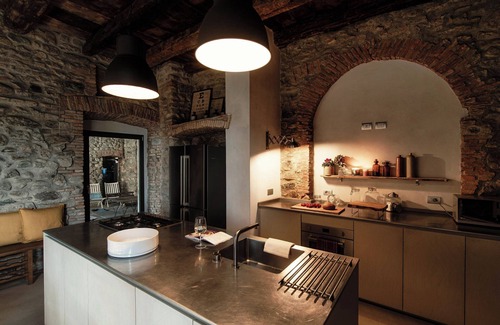 Alzate Brianza Apartment | Stone House