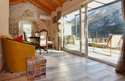 Donji Morinj Apartment | Stone house Morinj