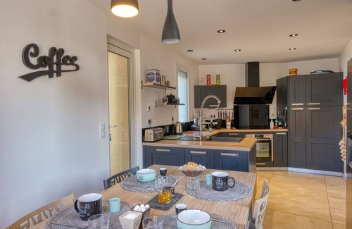 Moncaut House | Stone house of character 7 minutes from an amusement park