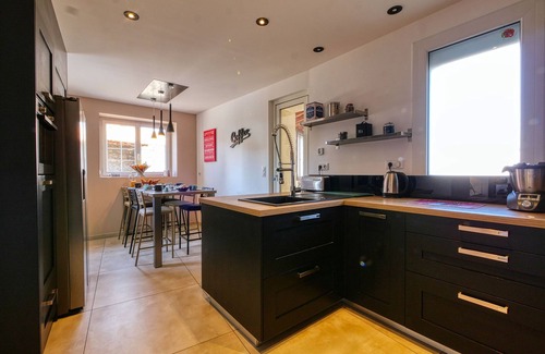 Moncaut House | Stone house of character 7 minutes from an amusement park