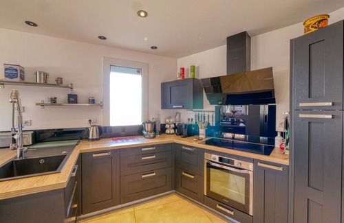 Moncaut House | Stone house of character 7 minutes from an amusement park