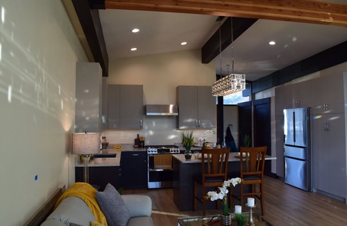 Frenchtown House | Stone House on Golf Course beautiful Views!