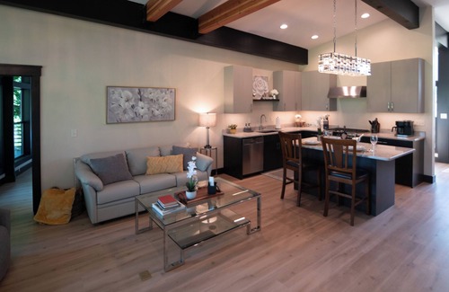 Frenchtown House | Stone House on Golf Course beautiful Views!