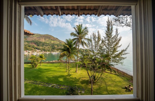 Biscaia House | Stone house overlooking the sea! Amazing!