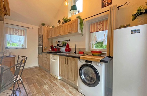 La Coulonche Cottage | Stone house, peaceful, near Bagnoles, pets allowed, garden