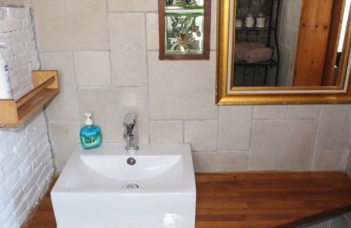 Petries House | Stone House (To petrino)