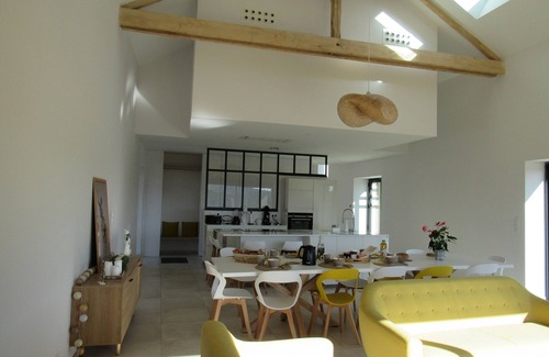 Veyrines-de-Domme Villa | Stone house with character, fully renovated with swimming pool, sleeps 12