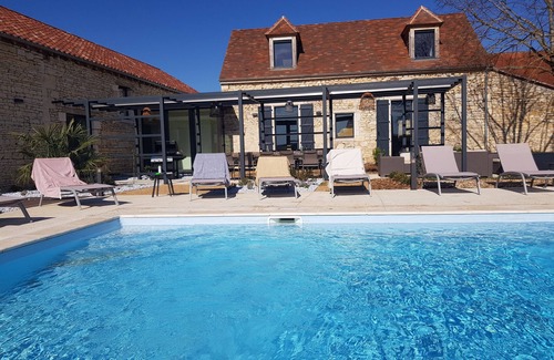 Veyrines-de-Domme Villa | Stone house with character, fully renovated with swimming pool, sleeps 12