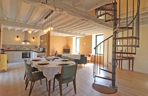 Neuvy-au-Houlme Cottage | Stone House with Large Garden, WIFI, all inclusive