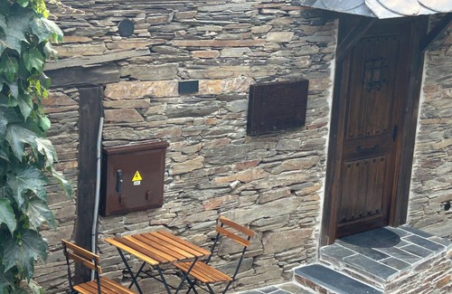 Samos House | Stone house with rural charm