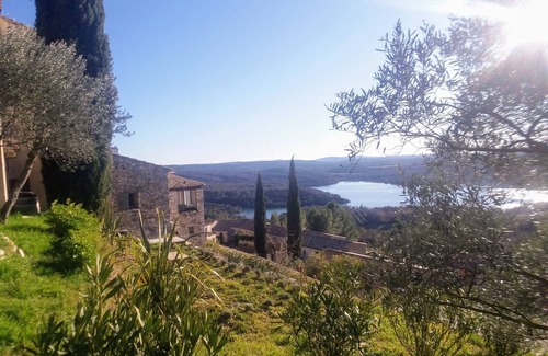 Montpezat House | Stone house with terrace and garden facing the Lake