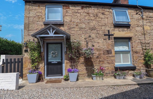 Pontblyddyn Cottage | STONE HOUSES, pet friendly, character holiday cottage in Pontblyddyn