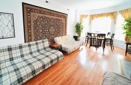Lake View East Apartment | Stone Mansion Sleeps 10-20 Free TV & Parking