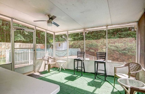 Stone Mountain House | Stone Mountain Home Amazing Yard & Pool