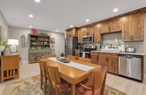 Fayetteville Apartment | Stone Park Cottage - Downtown - 1 mi to UofA