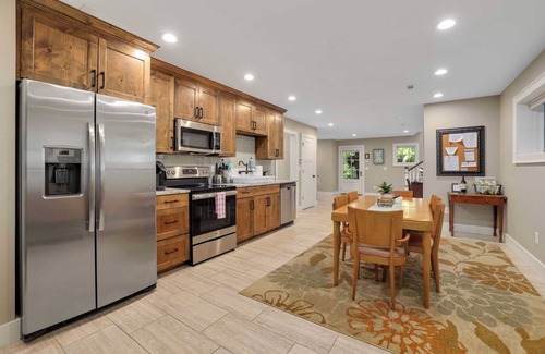 Fayetteville Apartment | Stone Park Cottage - Downtown - 1 mi to UofA