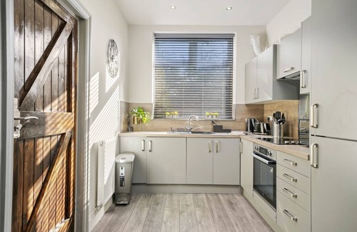 Golborne Apartment | Stone Pit Apartments