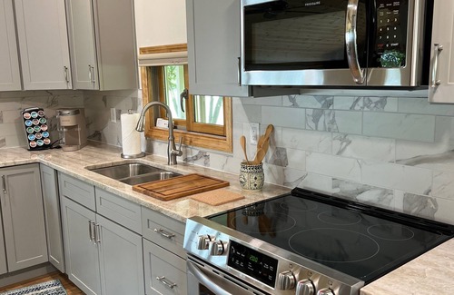 Galena Cottage | STONE RIVERSIDE COTTAGE is just a few steps from the SASSAFRAS RIVERS edge